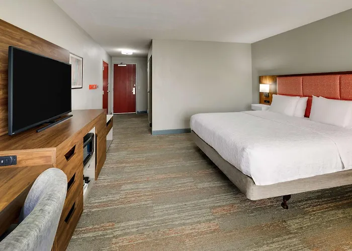 Hampton & St. Louis - Edwardsville 3*